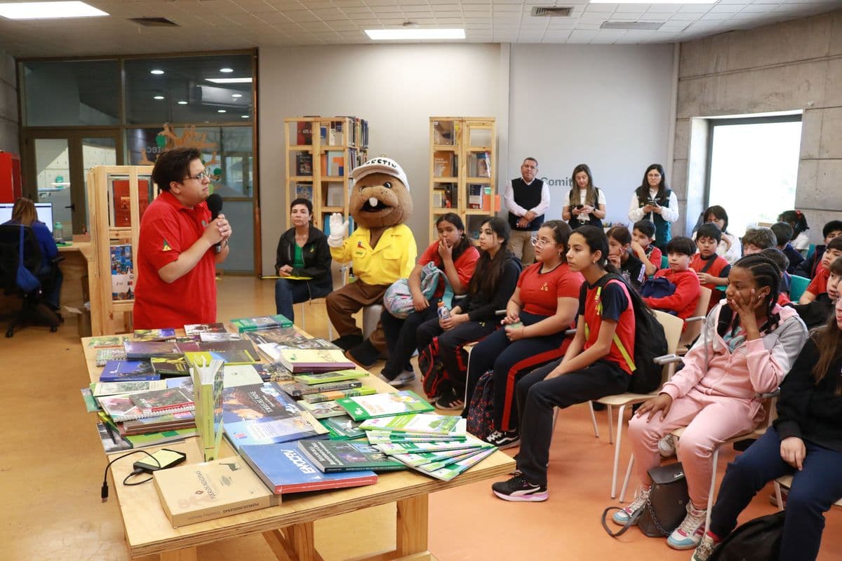 El mim y CONAF siguen reforzando su trabajo en promover cuidado del medioambiente